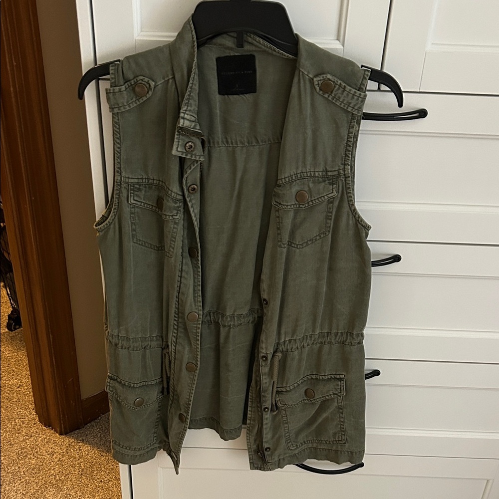 Olive Utility Cargo Vest